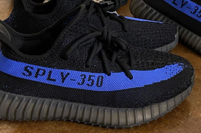 椰子黑蓝Yeezy 350 V2 油漆条版本回归实物曝光
