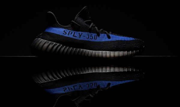 Yeezy 350 V2  黑蓝油漆条测评 上脚效果绝绝子