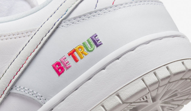刮刮乐 + 光感变色！这双「彩虹」SB Dunk Low  “Be True”太有意思了！